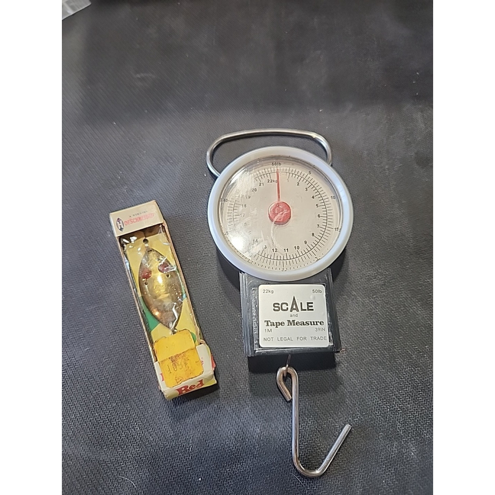 BEAUTIFUL VINTAGE HOFSCHNEIDER RED EYE LURE And Fish Scale/Tape Measure